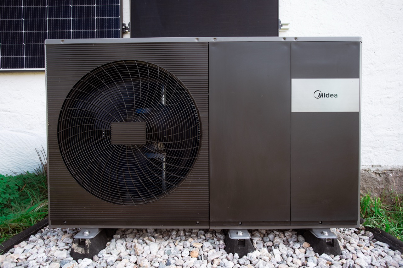 Energiesachse-PV-Energieberatung-Wärmepumpe-Midea